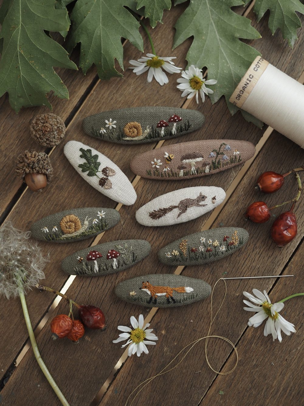 Bestickte Haarspangen mit Pilzen, Fuchs, Schnecke und Eichenlaub